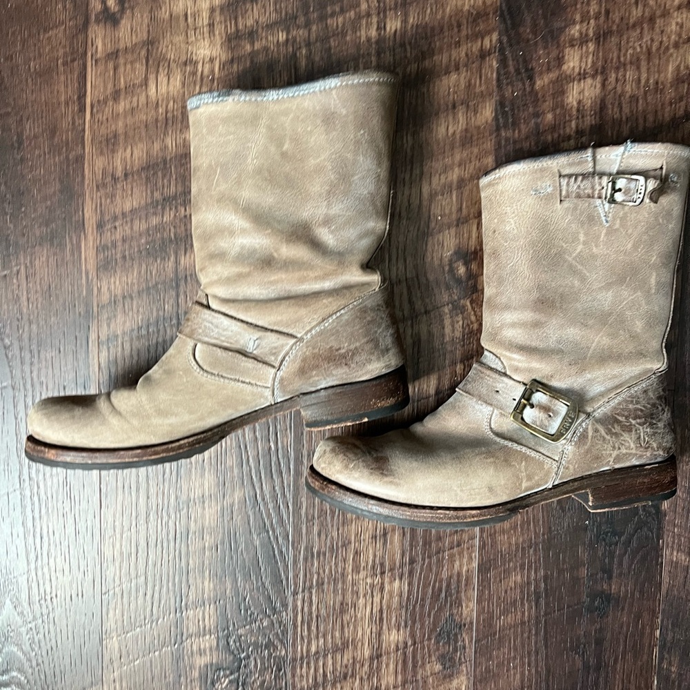 Frye Veronica Short Leather Boot Size 8.5 taupe color
